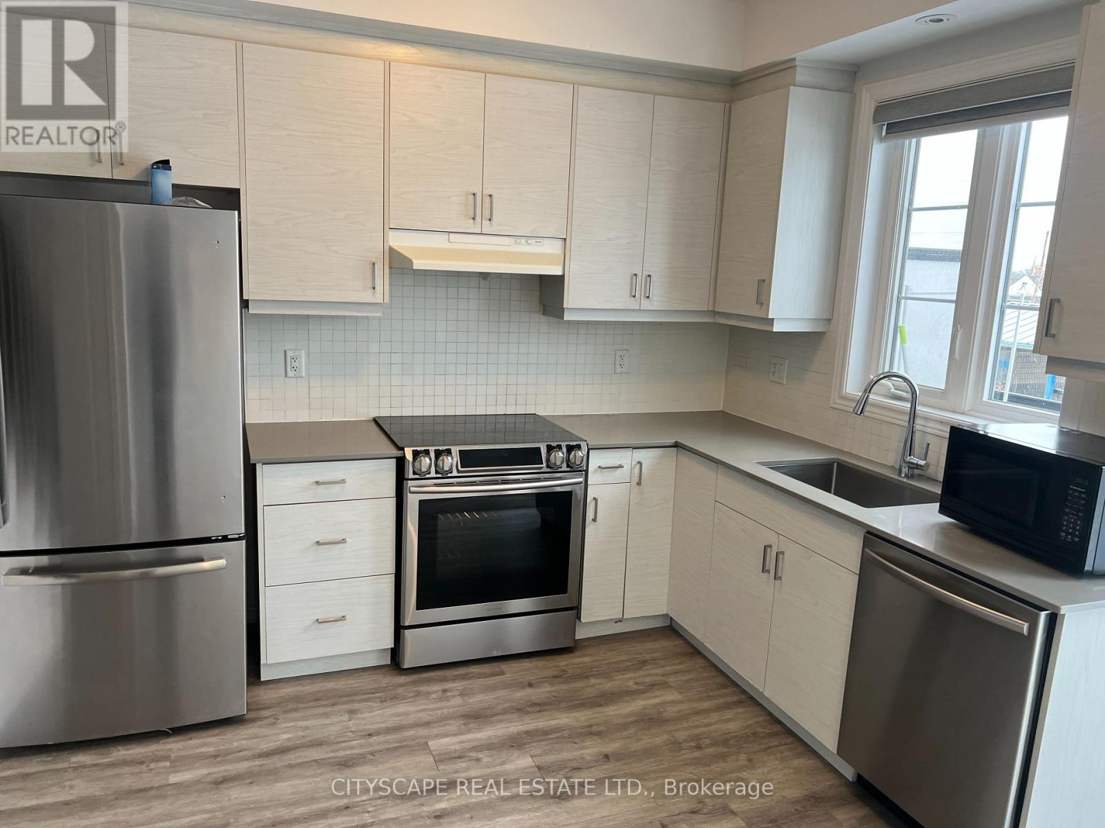 17 - 575 Woodward Avenue, Hamilton, Ontario  L8H 6P2 - Photo 2 - X12664500