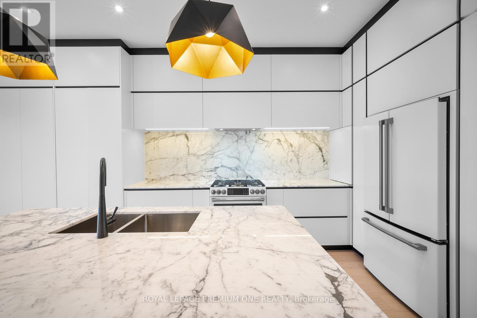 683 Glencairn Avenue, Toronto, Ontario  M6B 1Z8 - Photo 9 - C12665376