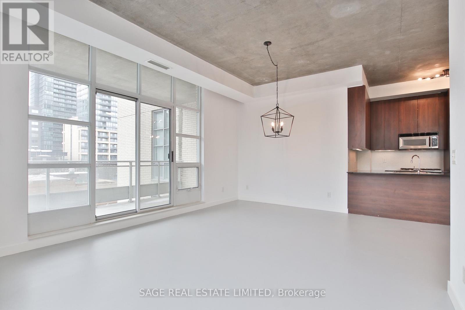 711 - 23 Brant Street, Toronto, Ontario  M5V 2L5 - Photo 9 - C12665414