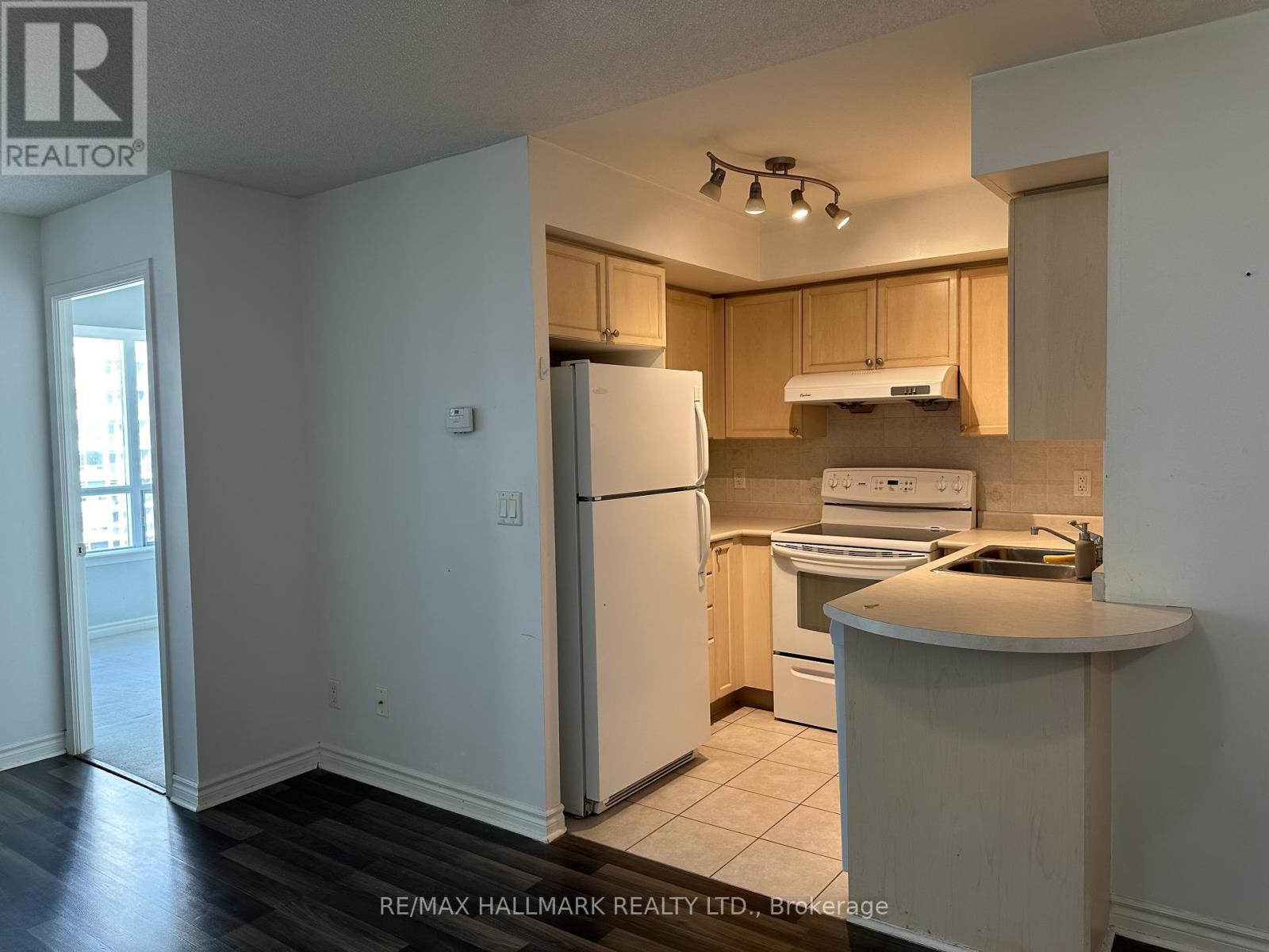 1606 - 17 Barberry Place, Toronto, Ontario  M2K 3E2 - Photo 8 - C12665536