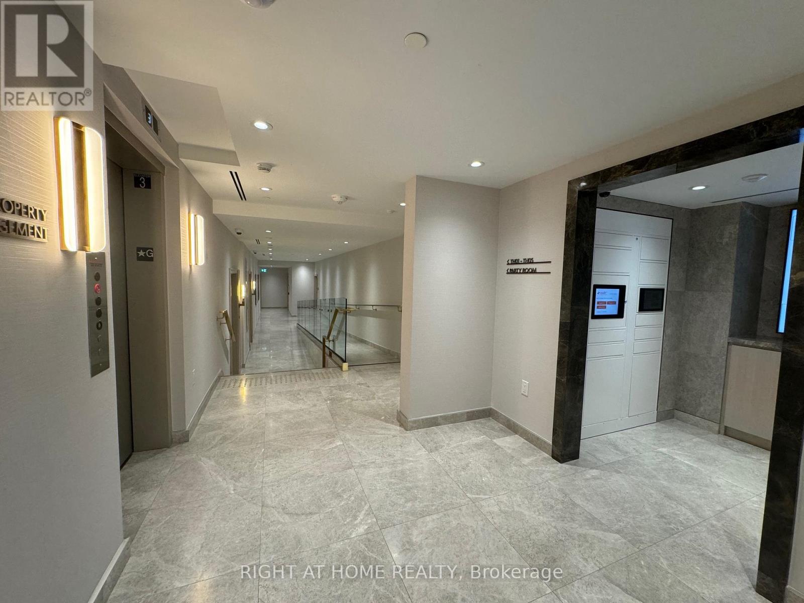 313 - 3 Strathgowan Avenue, Toronto, Ontario  M4N 1B8 - Photo 3 - C12665564