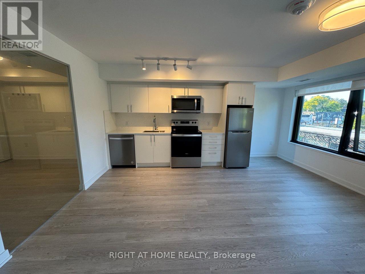 313 - 3 Strathgowan Avenue, Toronto, Ontario  M4N 1B8 - Photo 5 - C12665564