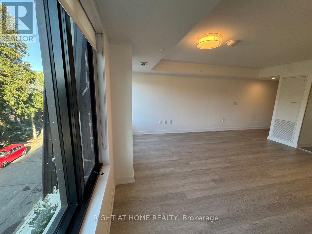 313 - 3 Strathgowan Avenue, Toronto, Ontario  M4N 1B8 - Photo 7 - C12665564