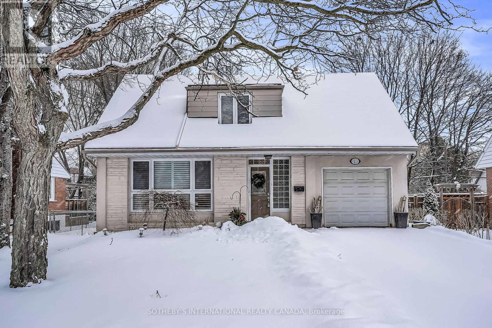 15 ADDISON CRESCENT, Toronto, Ontario