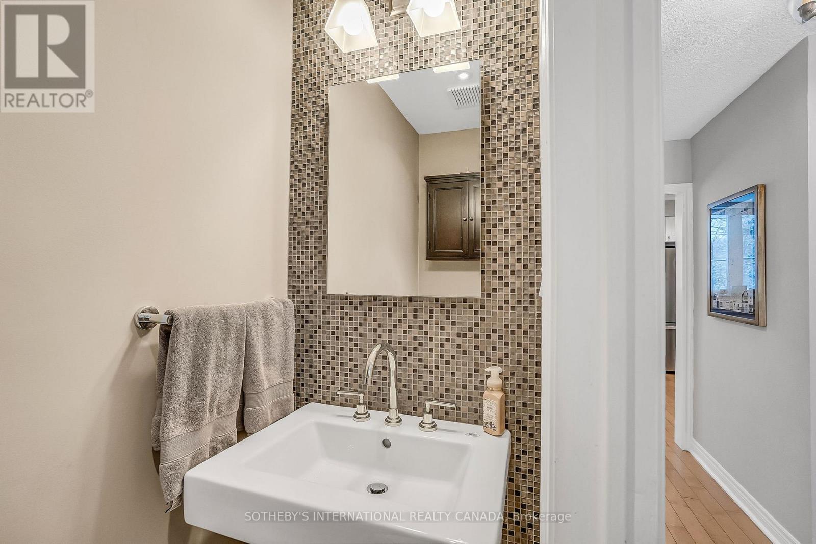 15 Addison Crescent, Toronto, Ontario  M3B 1K7 - Photo 16 - C12665592