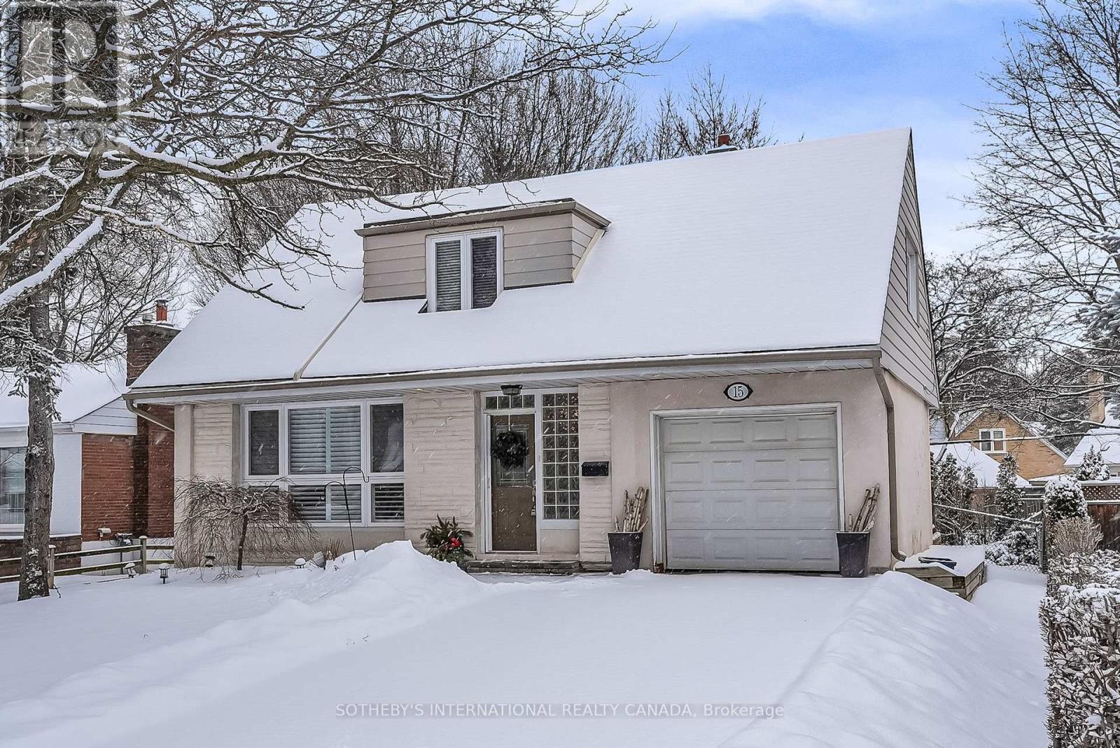 15 Addison Crescent, Toronto, Ontario  M3B 1K7 - Photo 2 - C12665592