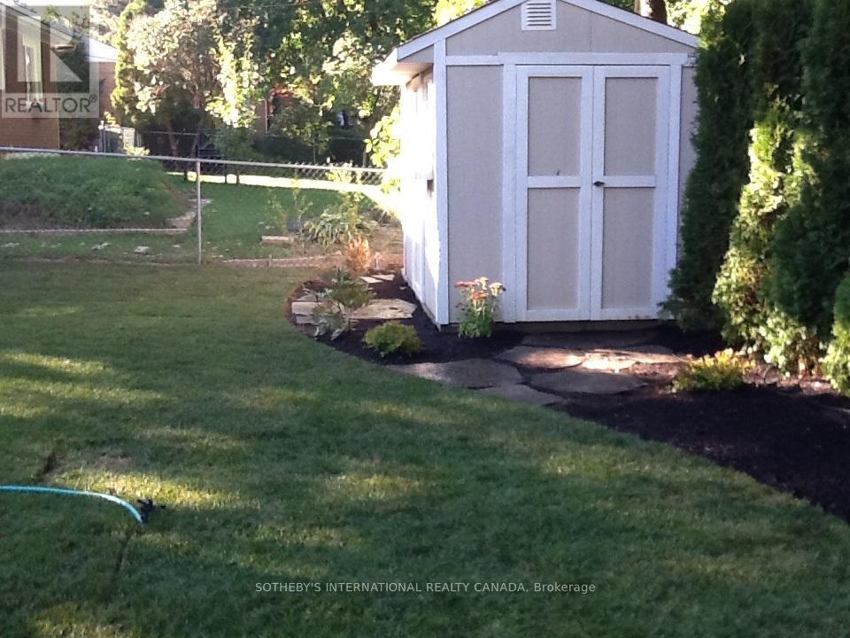 15 Addison Crescent, Toronto, Ontario  M3B 1K7 - Photo 37 - C12665592