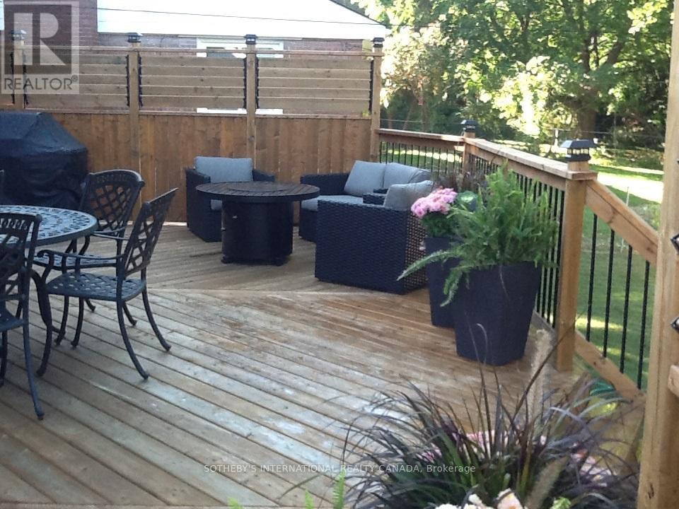 15 Addison Crescent, Toronto, Ontario  M3B 1K7 - Photo 39 - C12665592