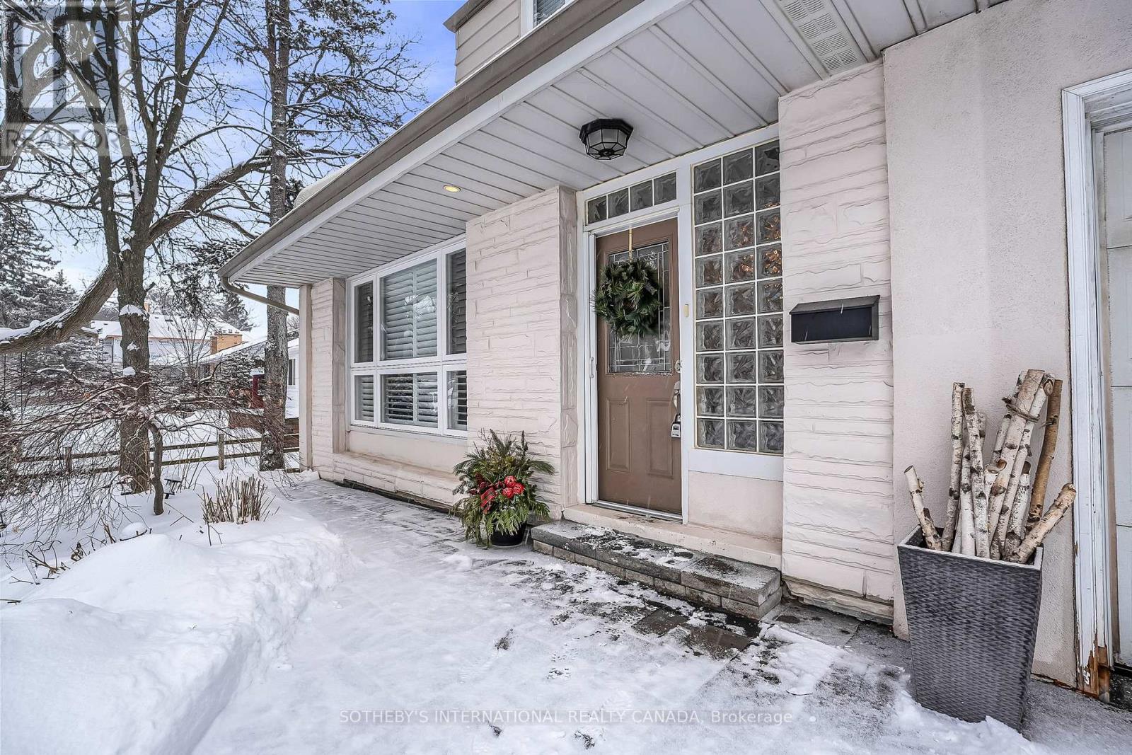 15 Addison Crescent, Toronto, Ontario  M3B 1K7 - Photo 4 - C12665592