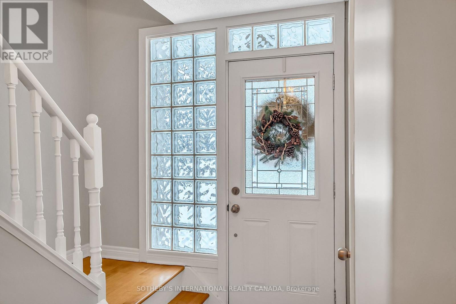 15 Addison Crescent, Toronto, Ontario  M3B 1K7 - Photo 5 - C12665592