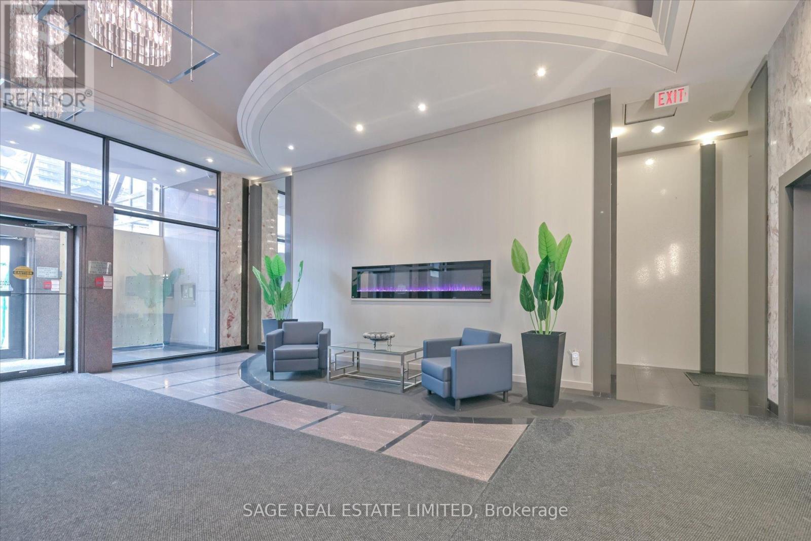 413 - 555 Yonge Street, Toronto, Ontario  M4Y 3A6 - Photo 2 - C12665606