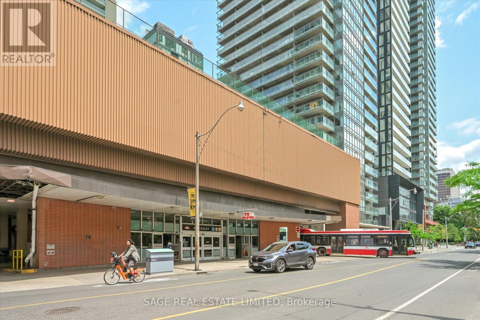413 - 555 Yonge Street, Toronto, Ontario  M4Y 3A6 - Photo 32 - C12665606