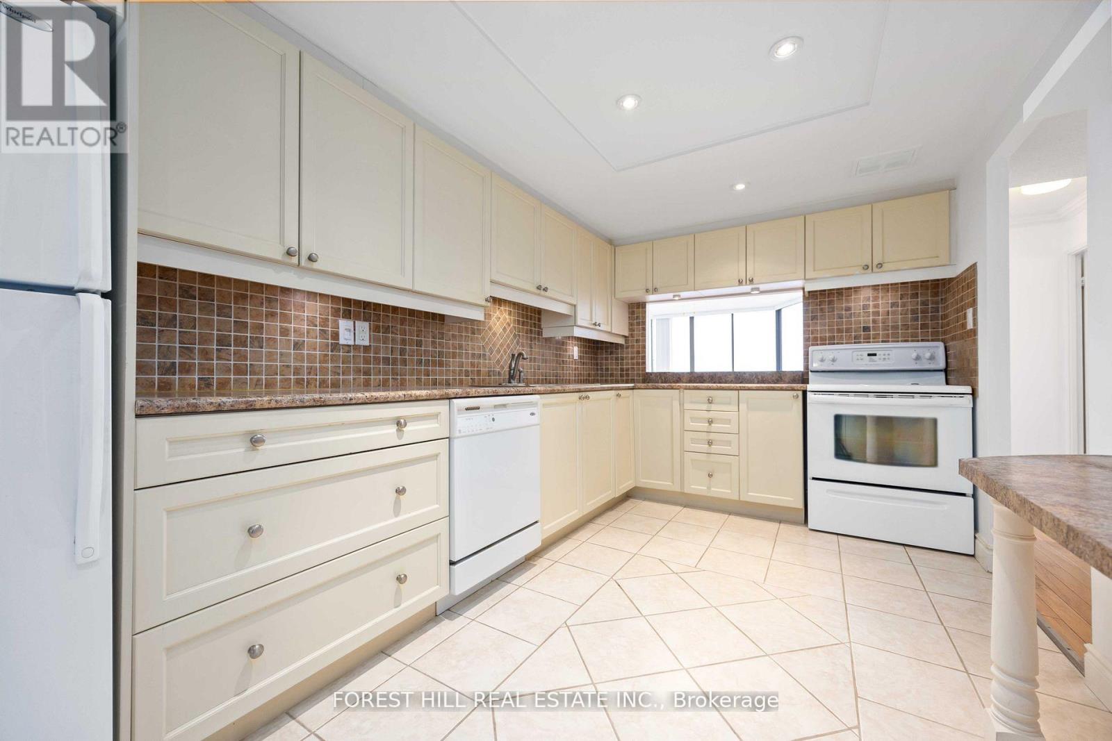 1004 - 2350 Bridletowne Circle, Toronto, Ontario  M1W 3E6 - Photo 9 - E12665390