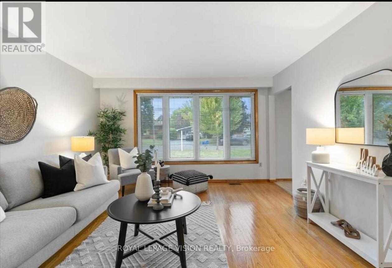 Upper - 387 Fairlawn Street, Oshawa (Mclaughlin), Ontario  L1J 4R2 - Photo 2 - E12665416