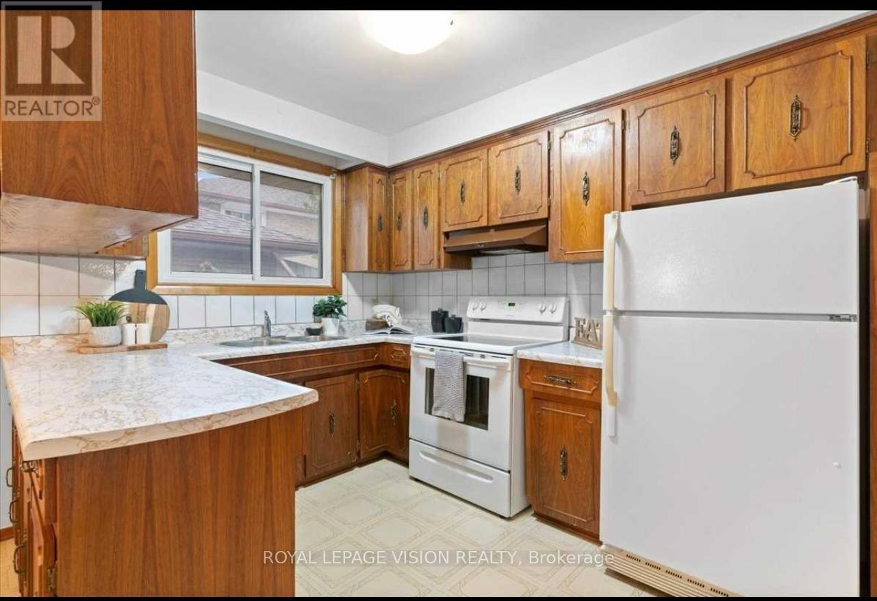 Upper - 387 Fairlawn Street, Oshawa (Mclaughlin), Ontario  L1J 4R2 - Photo 5 - E12665416