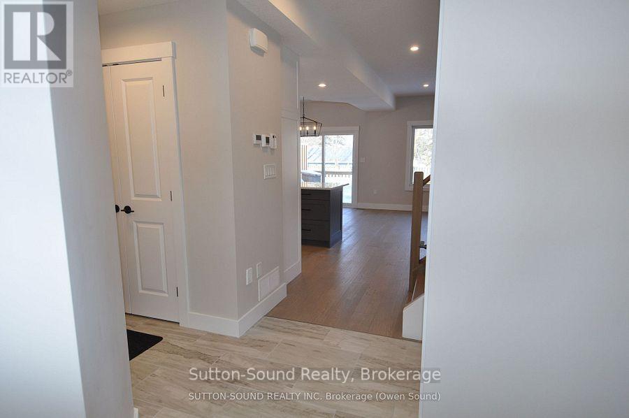 622 8th Street W, Owen Sound, Ontario  N4K 5N3 - Photo 10 - X12661152