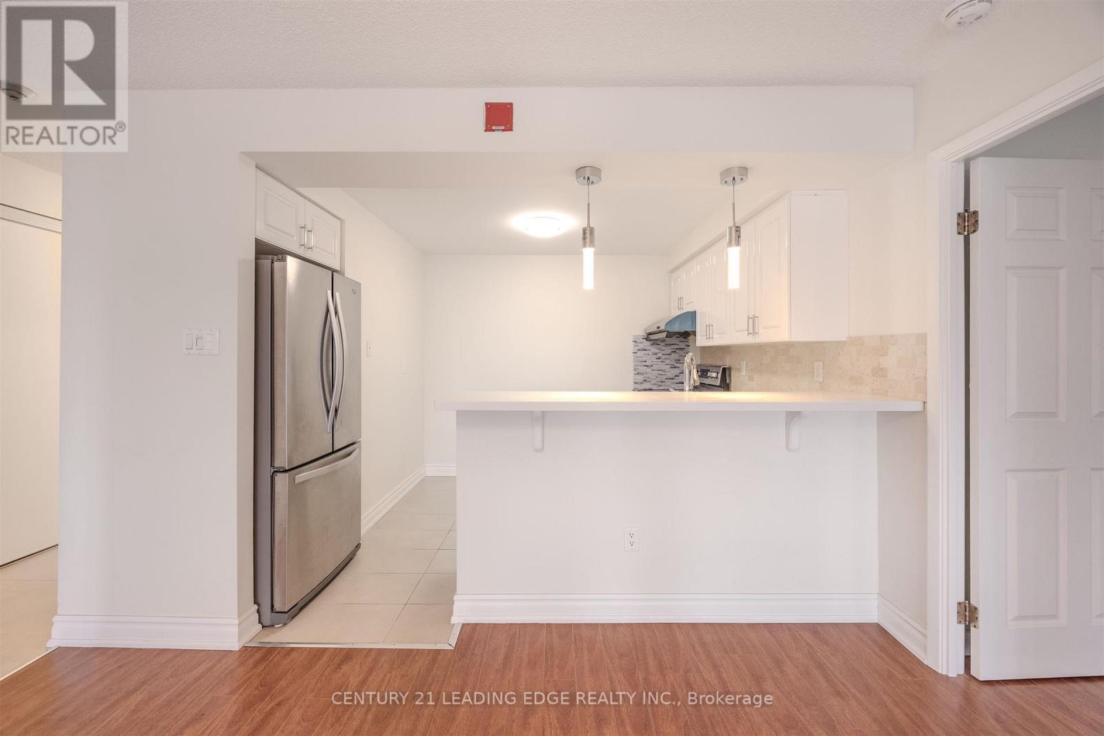 302 - 175 Cedar Avenue, Richmond Hill, Ontario  L4C 9V3 - Photo 2 - N12665352