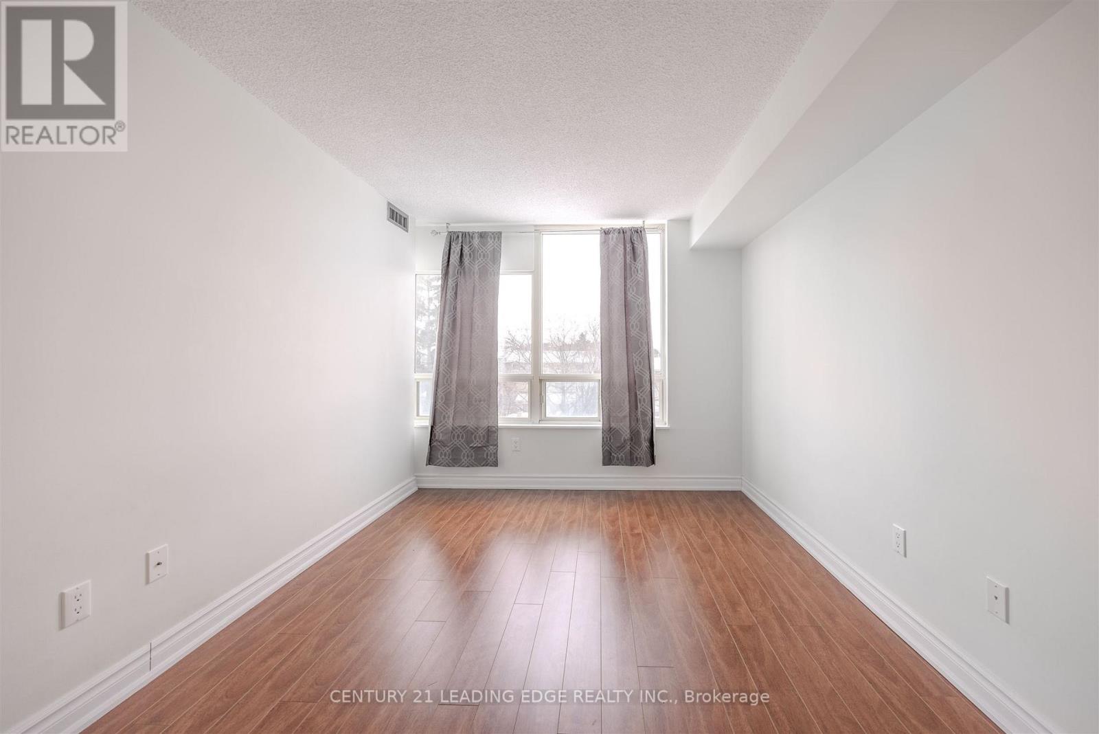 302 - 175 Cedar Avenue, Richmond Hill, Ontario  L4C 9V3 - Photo 9 - N12665352