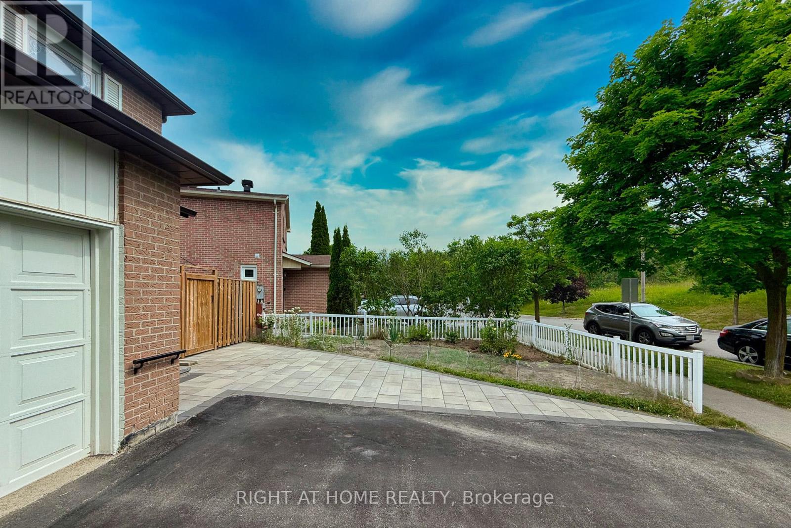 88 Sunshine Drive, Richmond Hill, Ontario  L4C 8H2 - Photo 5 - N12665358