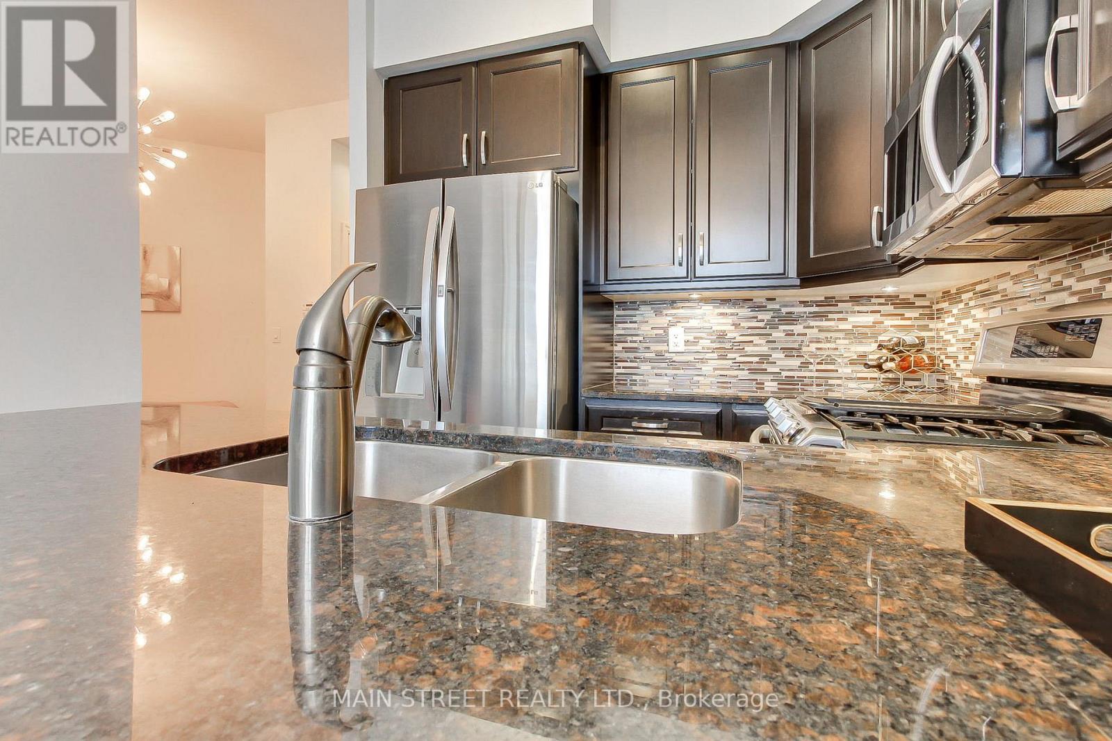 619 - 111 Civic Square Gate, Aurora, Ontario  L4G 0S6 - Photo 13 - N12665370