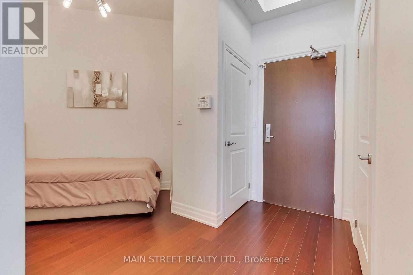 619 - 111 Civic Square Gate, Aurora, Ontario  L4G 0S6 - Photo 8 - N12665370