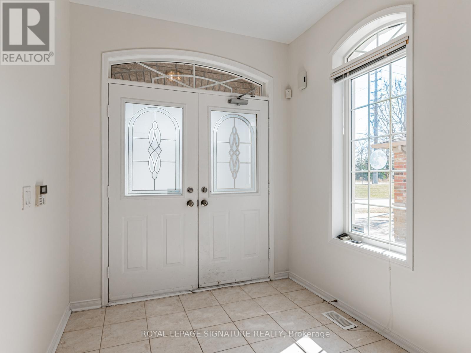 33 Bilberry Crescent, Richmond Hill, Ontario  L4S 2M4 - Photo 2 - N12665442