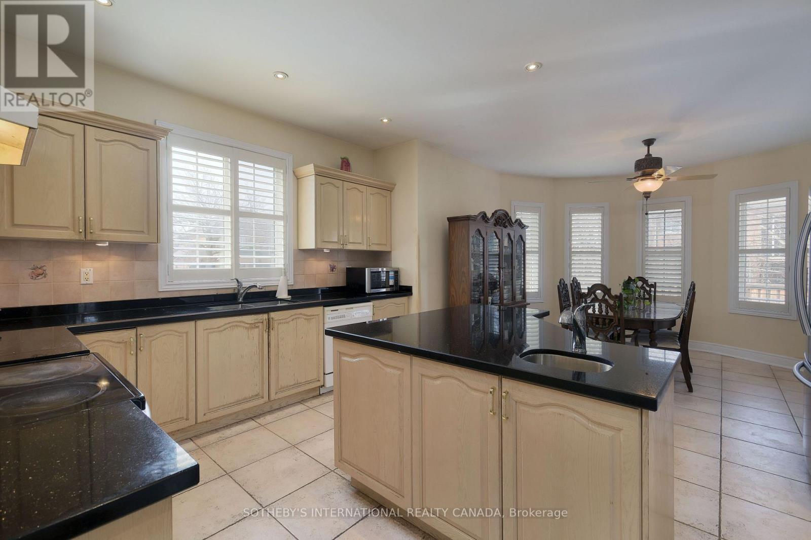 110 Velmar Drive, Vaughan, Ontario  L4L 8W4 - Photo 14 - N12665466