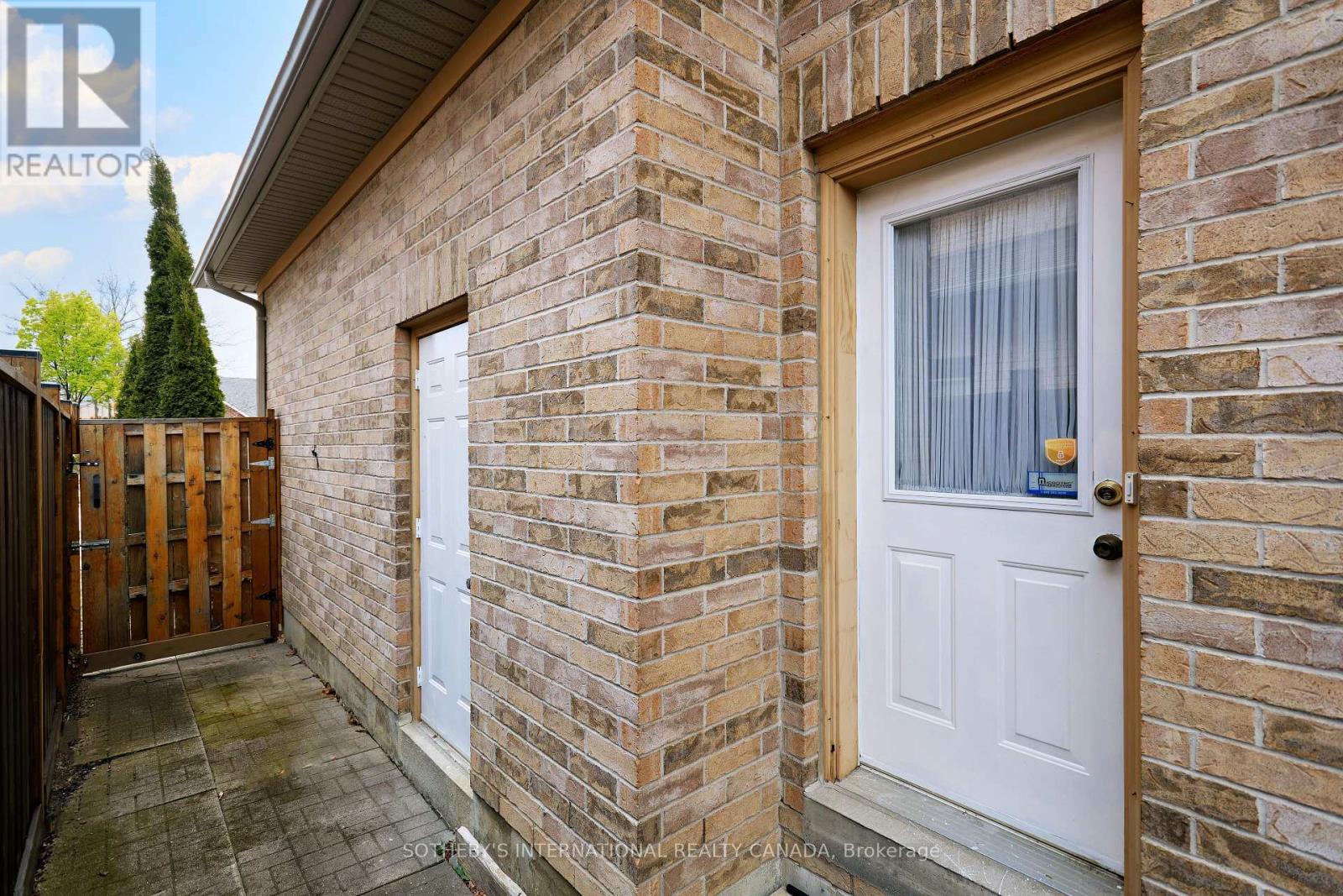 110 Velmar Drive, Vaughan, Ontario  L4L 8W4 - Photo 49 - N12665466