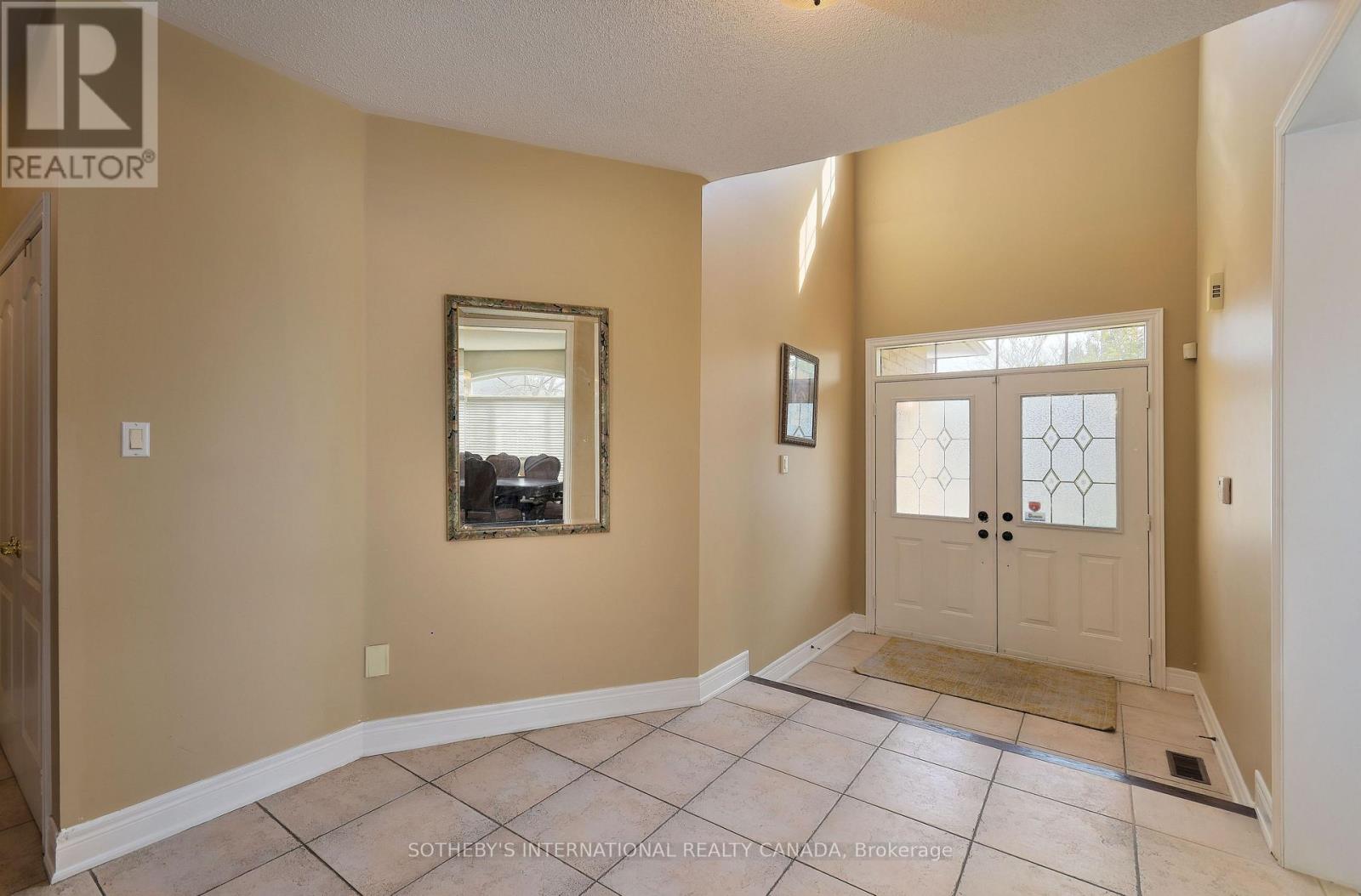 110 Velmar Drive, Vaughan, Ontario  L4L 8W4 - Photo 7 - N12665466