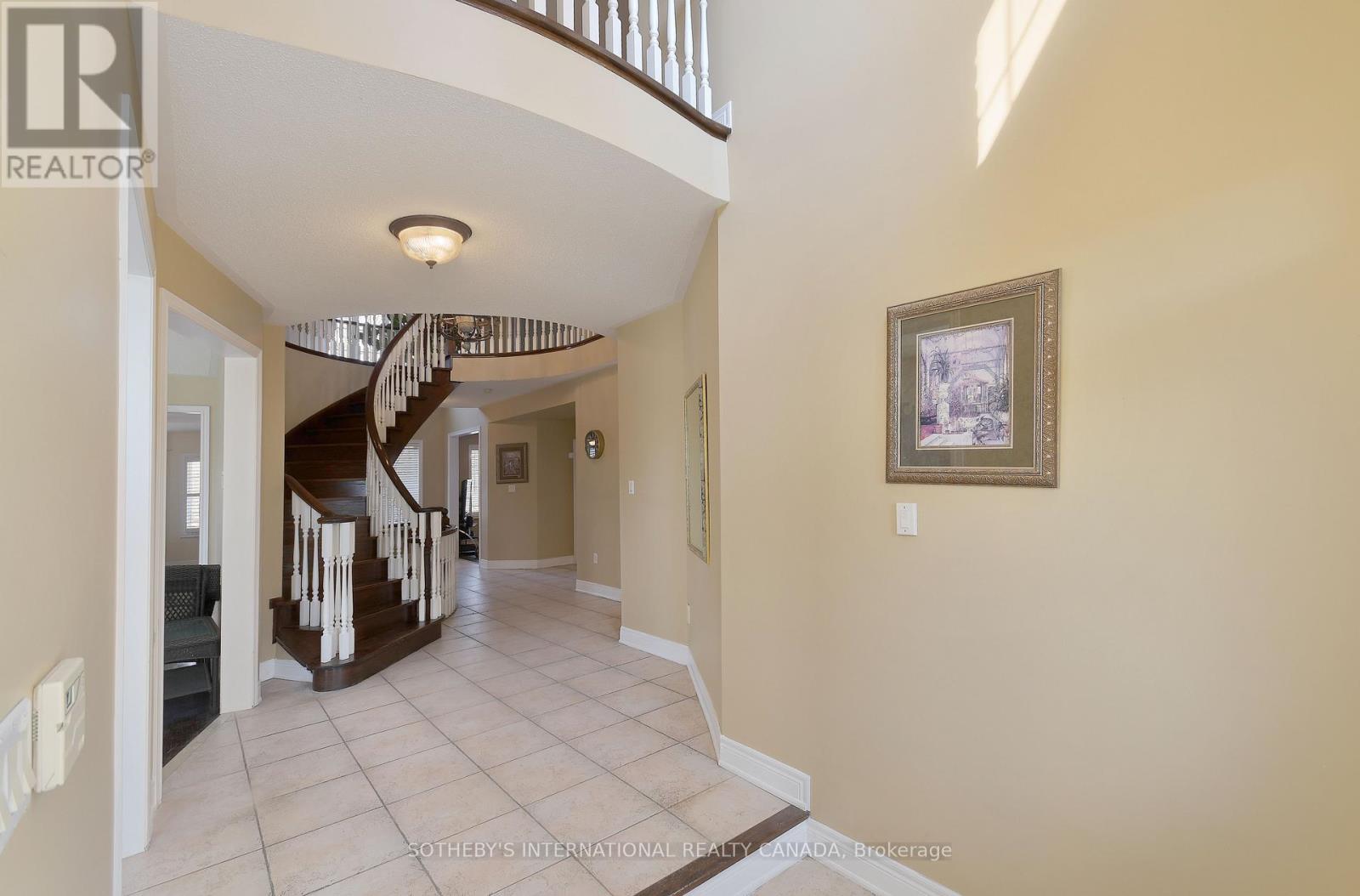 110 Velmar Drive, Vaughan, Ontario  L4L 8W4 - Photo 8 - N12665466