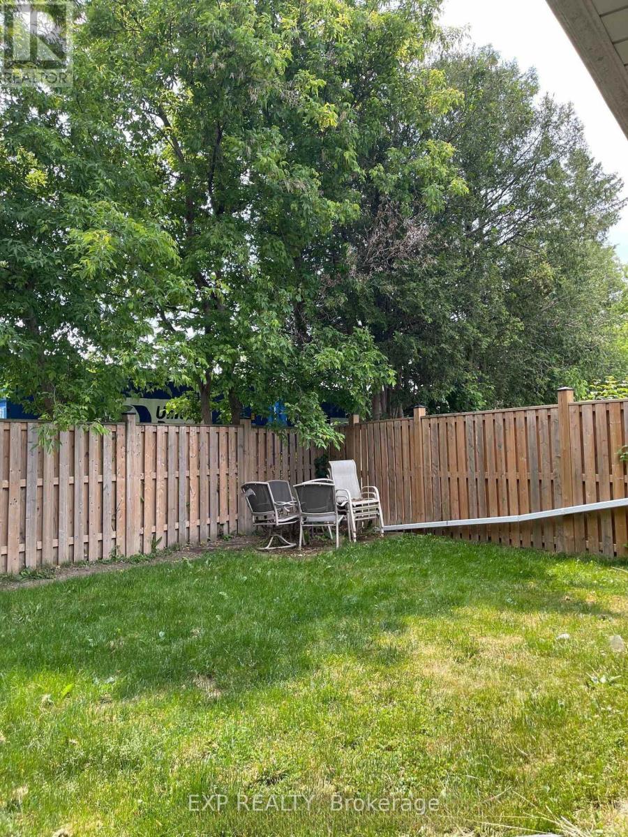 B - 70 Marlin Court, Newmarket (Bristol-London), Ontario  L3Y 2W8 - Photo 13 - N12665654