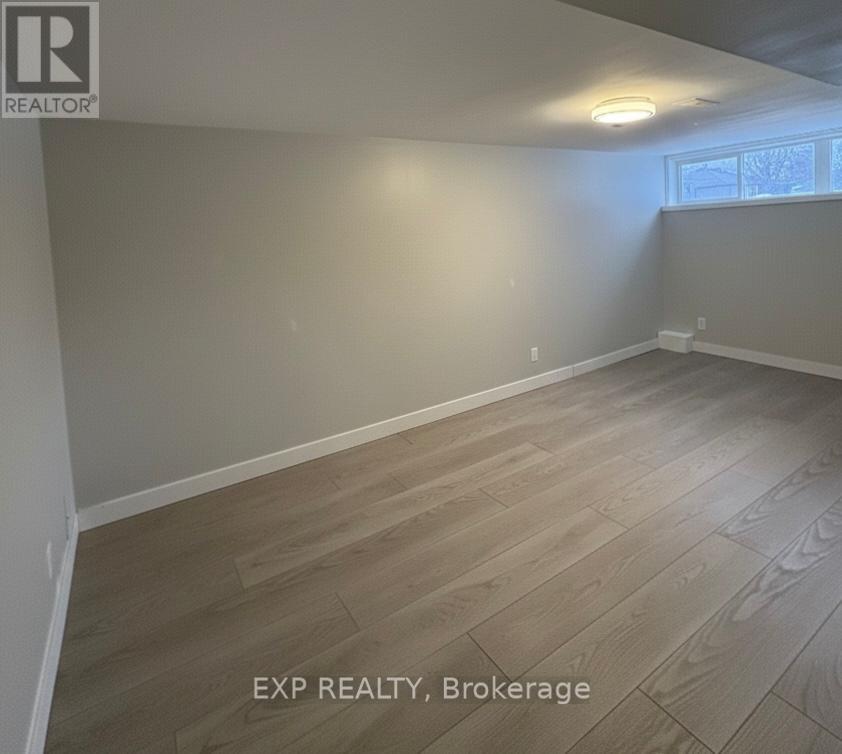 B - 70 Marlin Court, Newmarket (Bristol-London), Ontario  L3Y 2W8 - Photo 3 - N12665654