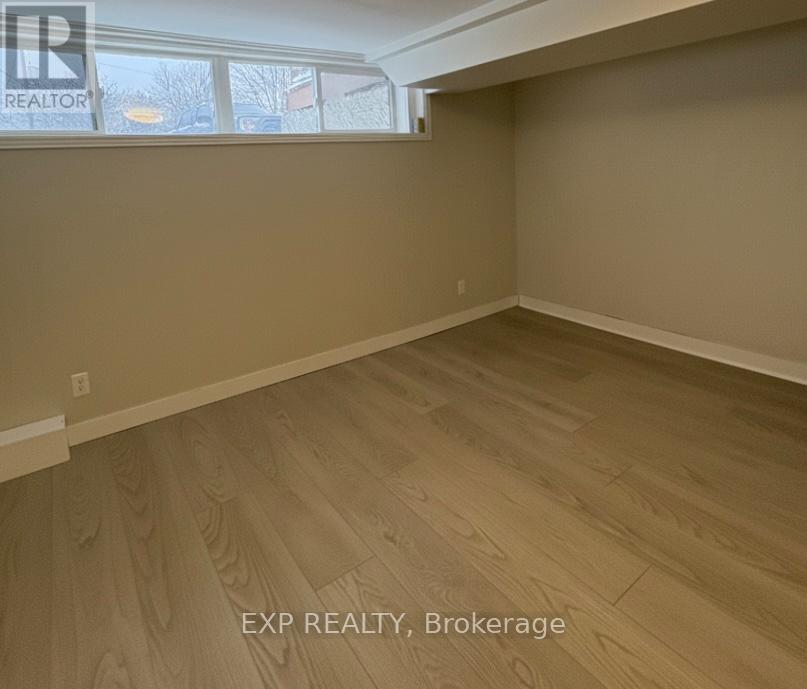 B - 70 Marlin Court, Newmarket (Bristol-London), Ontario  L3Y 2W8 - Photo 8 - N12665654