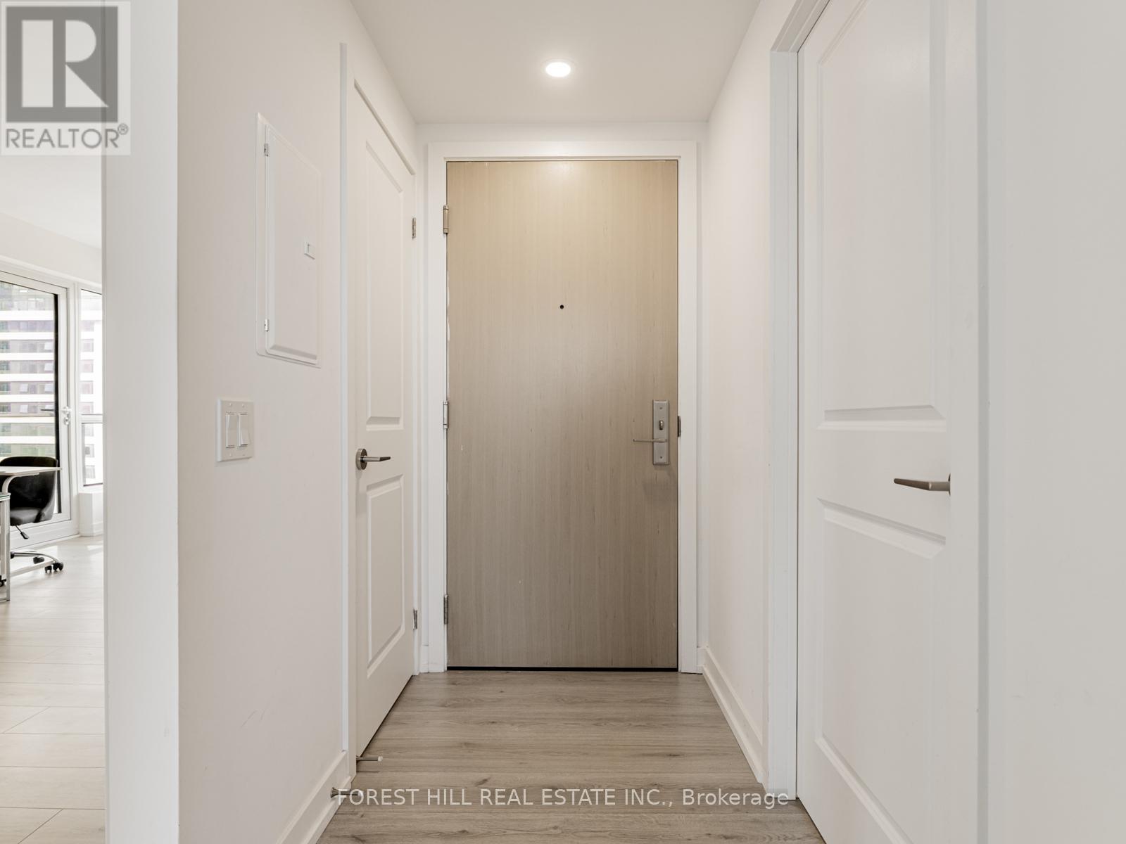 1711 - 395 Bloor Street E, Toronto, Ontario  M4W 0B4 - Photo 2 - C12541038