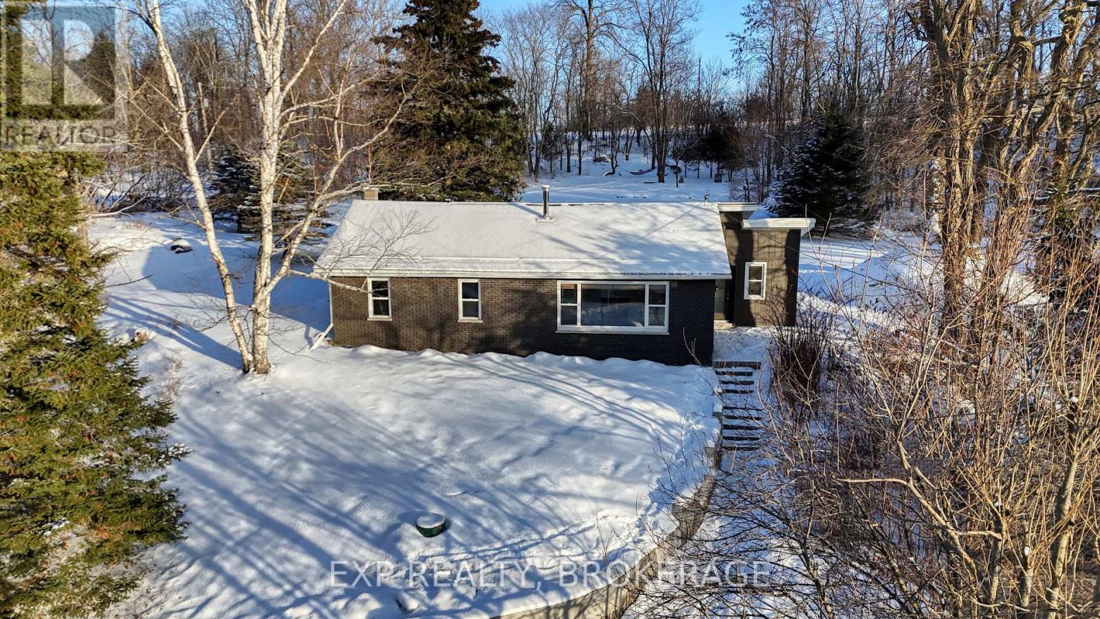 6402 Perth Road, Frontenac, Ontario  K0H 2L0 - Photo 3 - X12665150