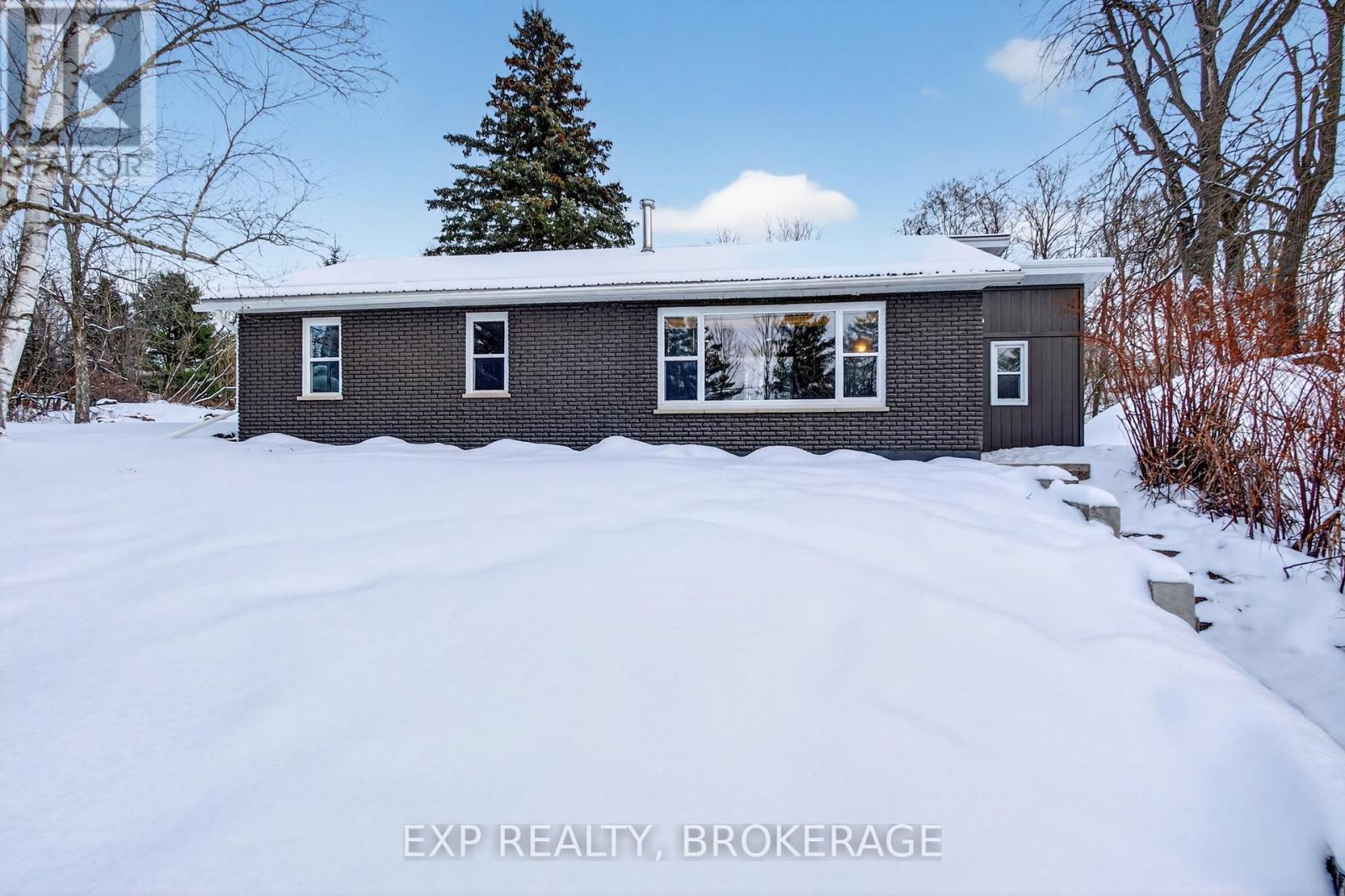 6402 Perth Road, Frontenac, Ontario  K0H 2L0 - Photo 2 - X12665150