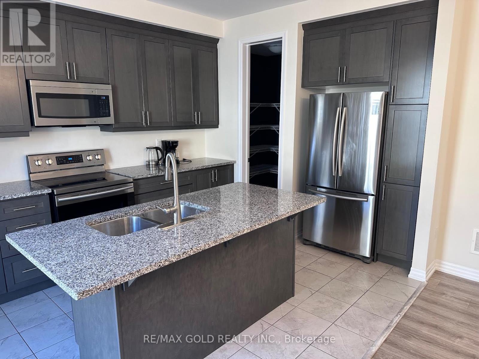 3 - 3256 Charles Fay Passage Drive, Oakville, Ontario  L6M 1S2 - Photo 7 - W12665354