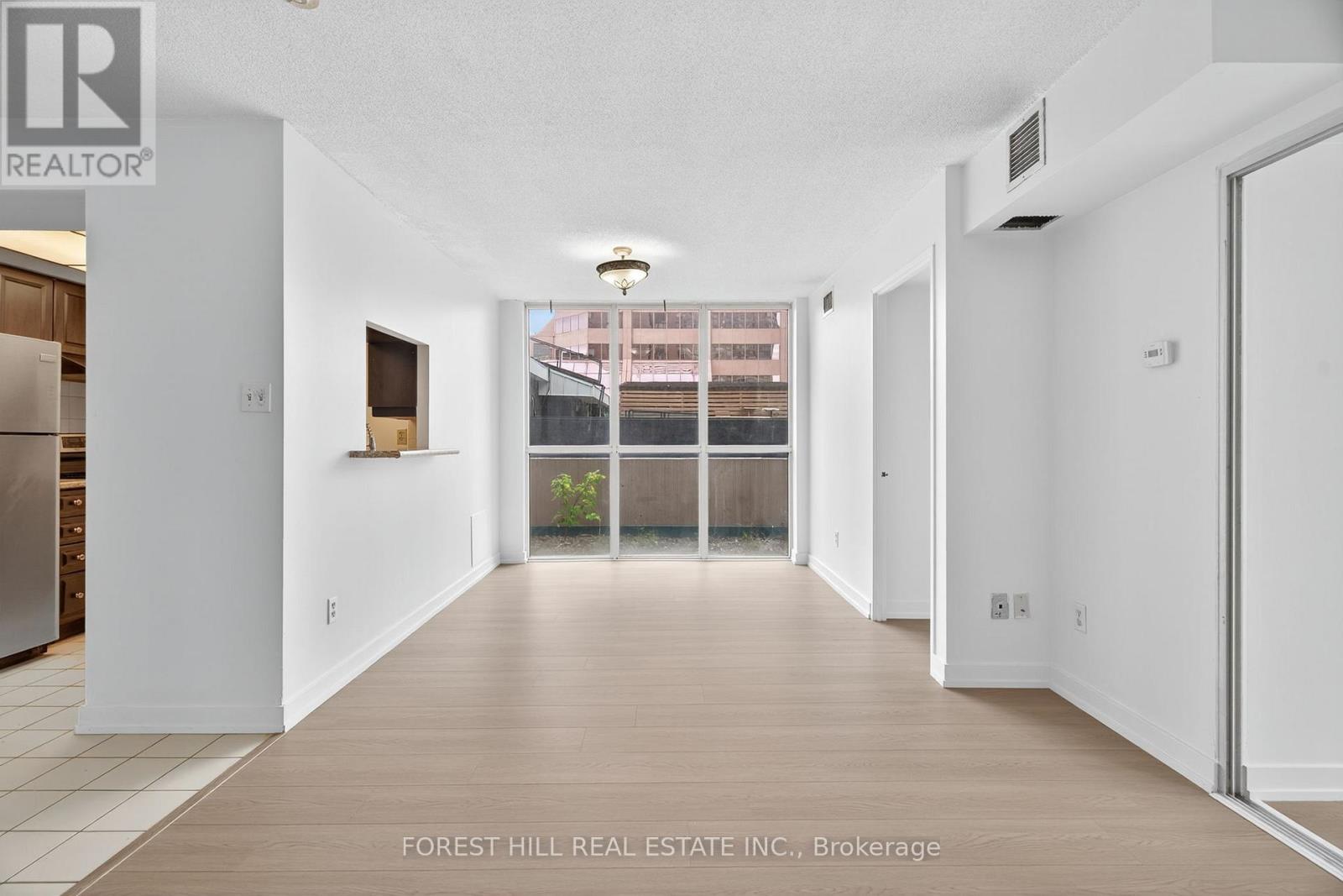 210 - 285 Enfield Place N, Mississauga, Ontario  L5B 3Y6 - Photo 6 - W12665380