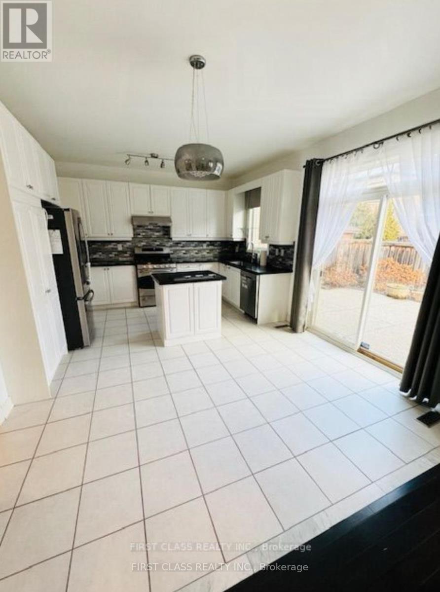 239 Dalgleish Gardens, Milton, Ontario  L9T 6Z8 - Photo 10 - W12665506