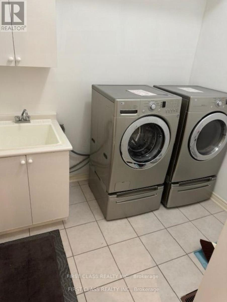 239 Dalgleish Gardens, Milton, Ontario  L9T 6Z8 - Photo 16 - W12665506