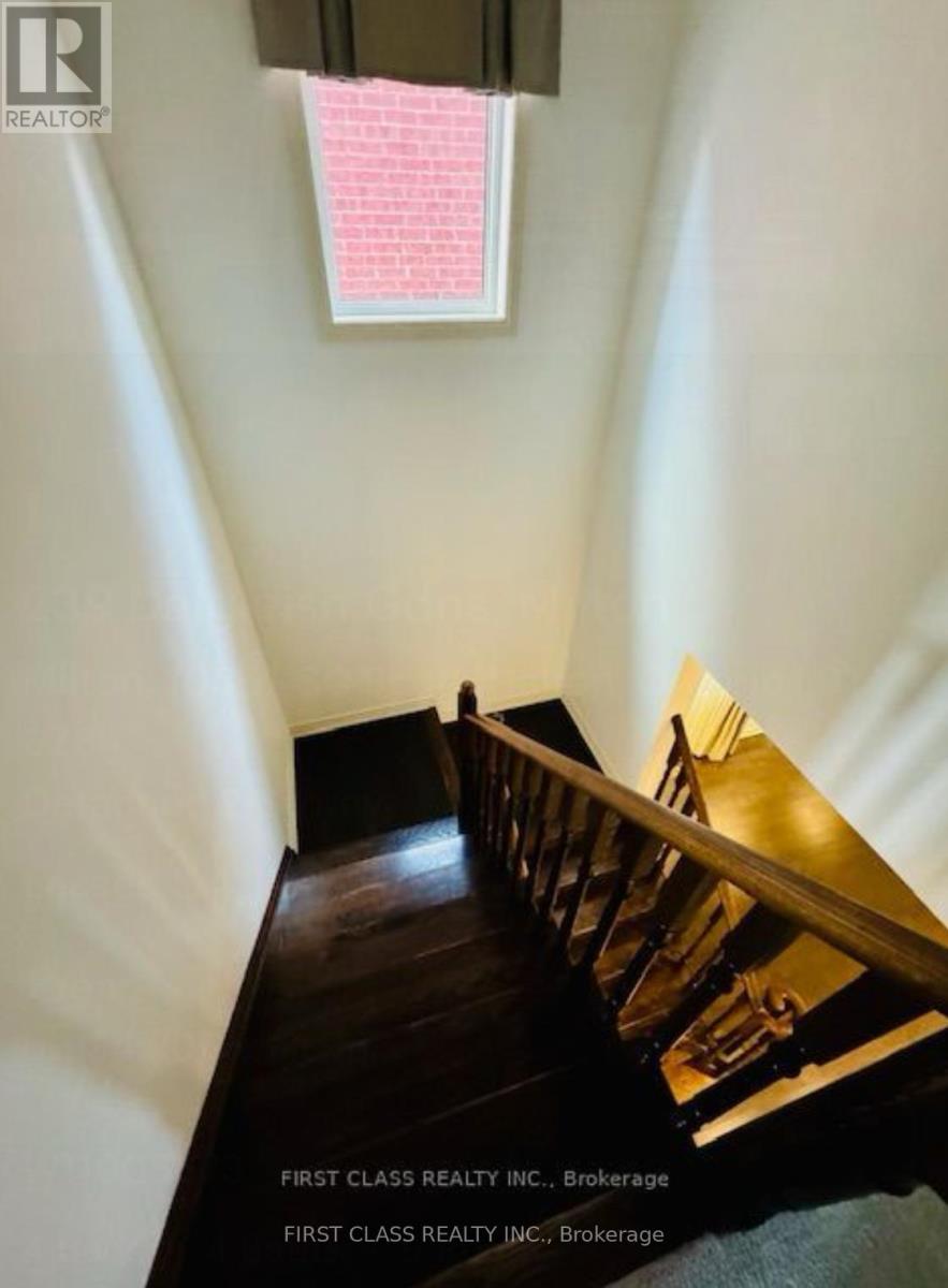 239 Dalgleish Gardens, Milton, Ontario  L9T 6Z8 - Photo 8 - W12665506