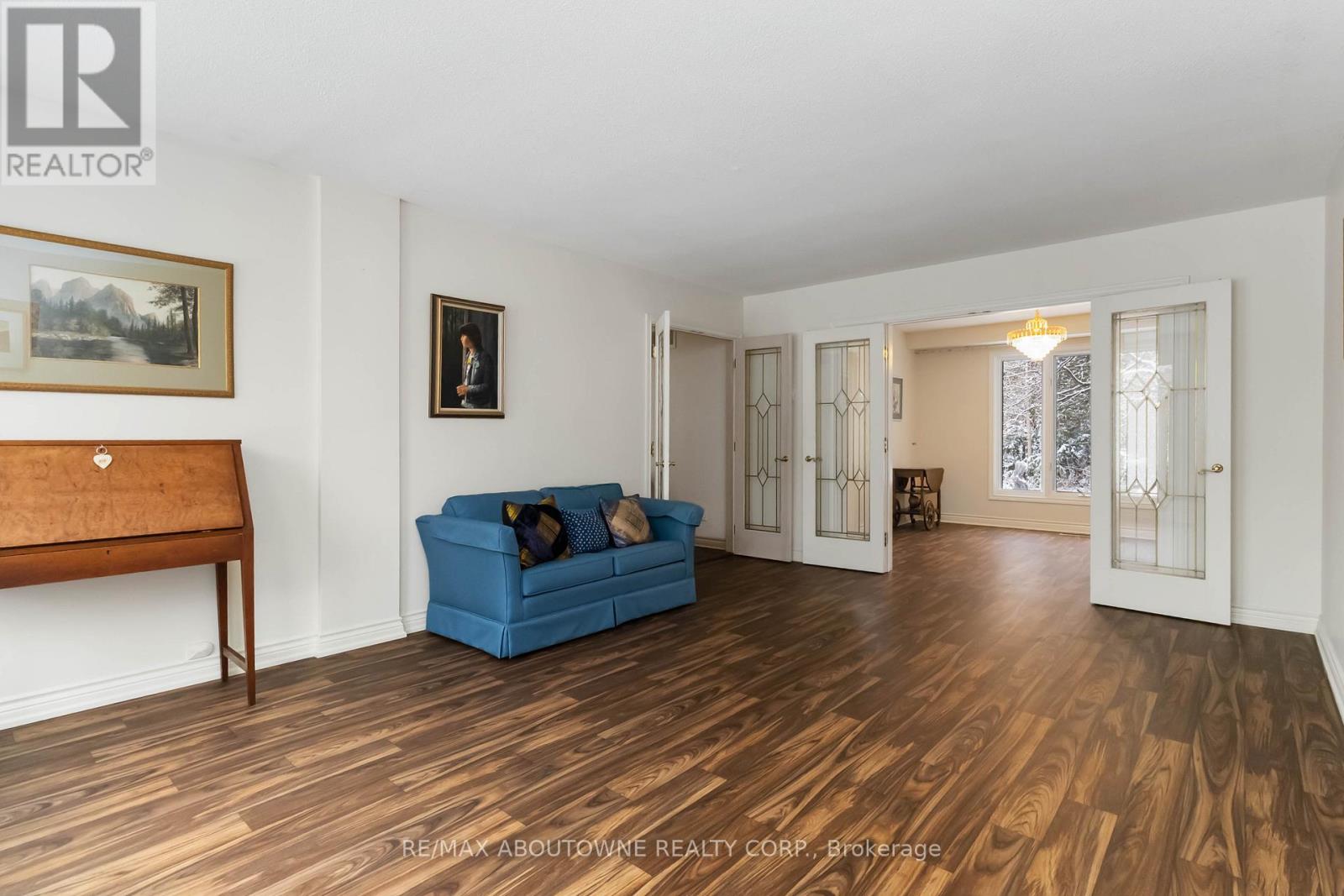 1087 Tanglewood Court, Oakville, Ontario  L6L 5H6 - Photo 15 - W12665560