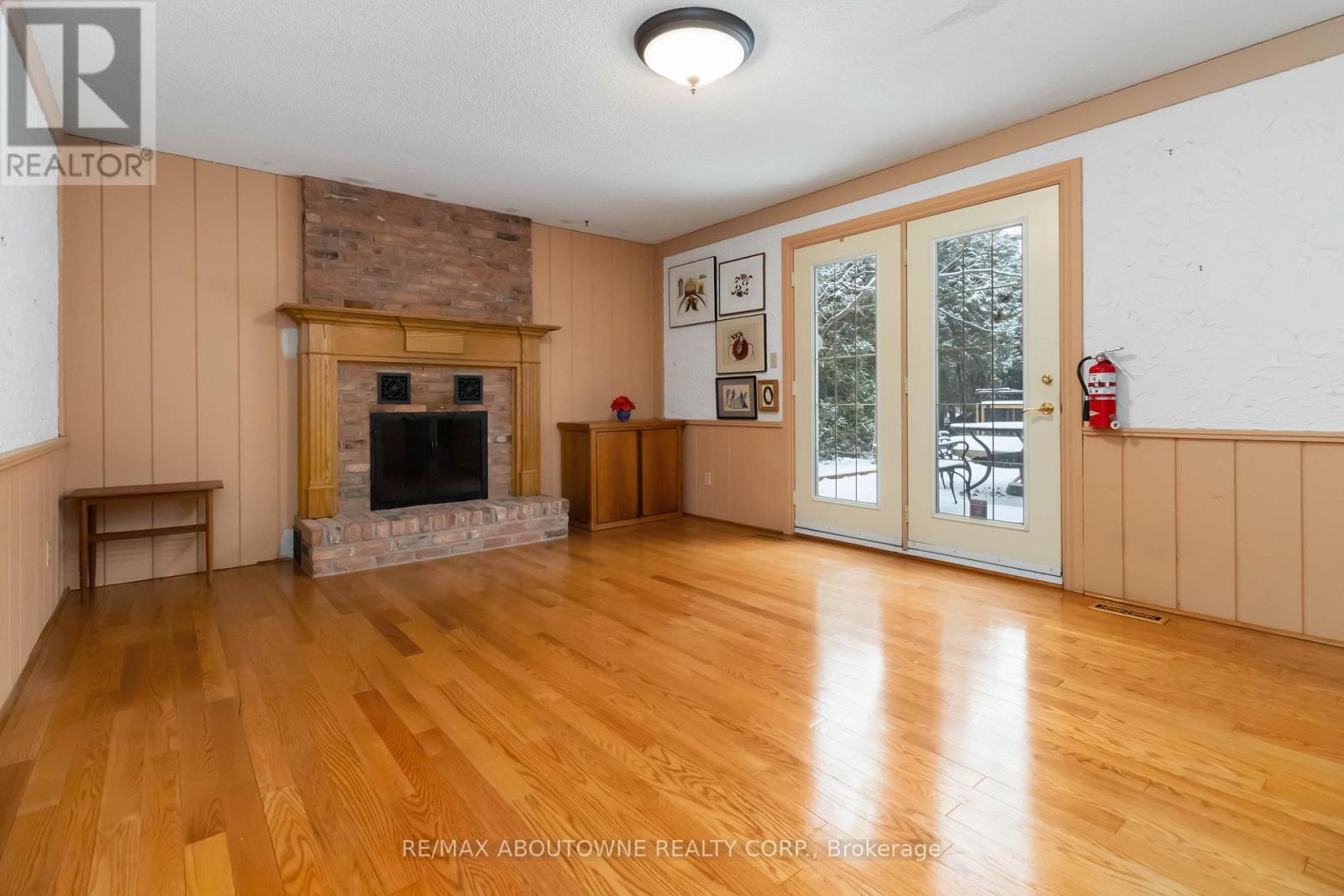 1087 Tanglewood Court, Oakville, Ontario  L6L 5H6 - Photo 17 - W12665560