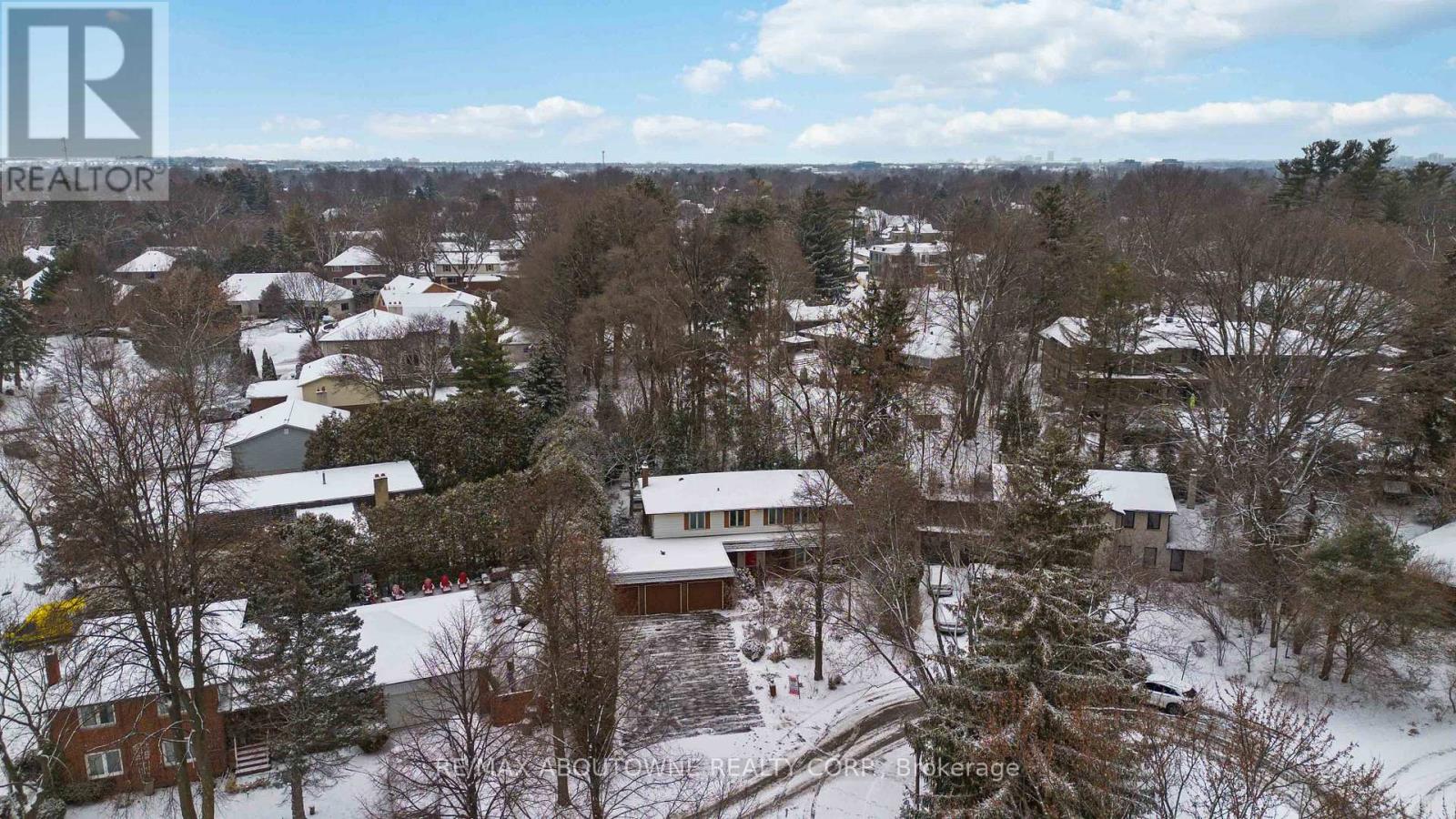 1087 Tanglewood Court, Oakville, Ontario  L6L 5H6 - Photo 4 - W12665560