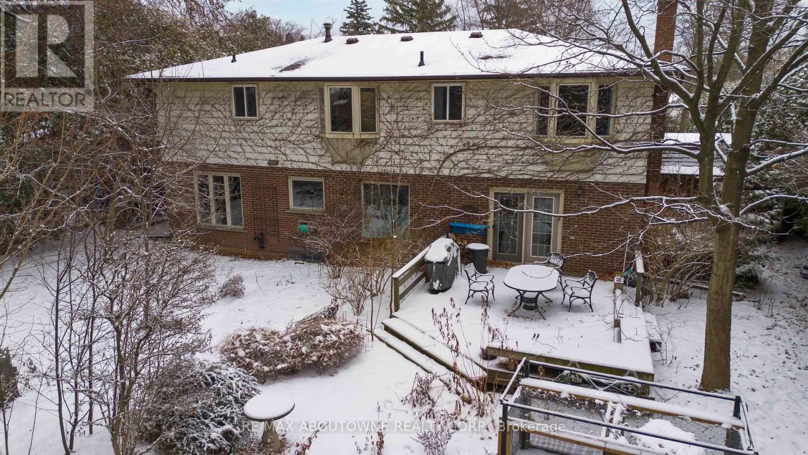 1087 Tanglewood Court, Oakville, Ontario  L6L 5H6 - Photo 5 - W12665560