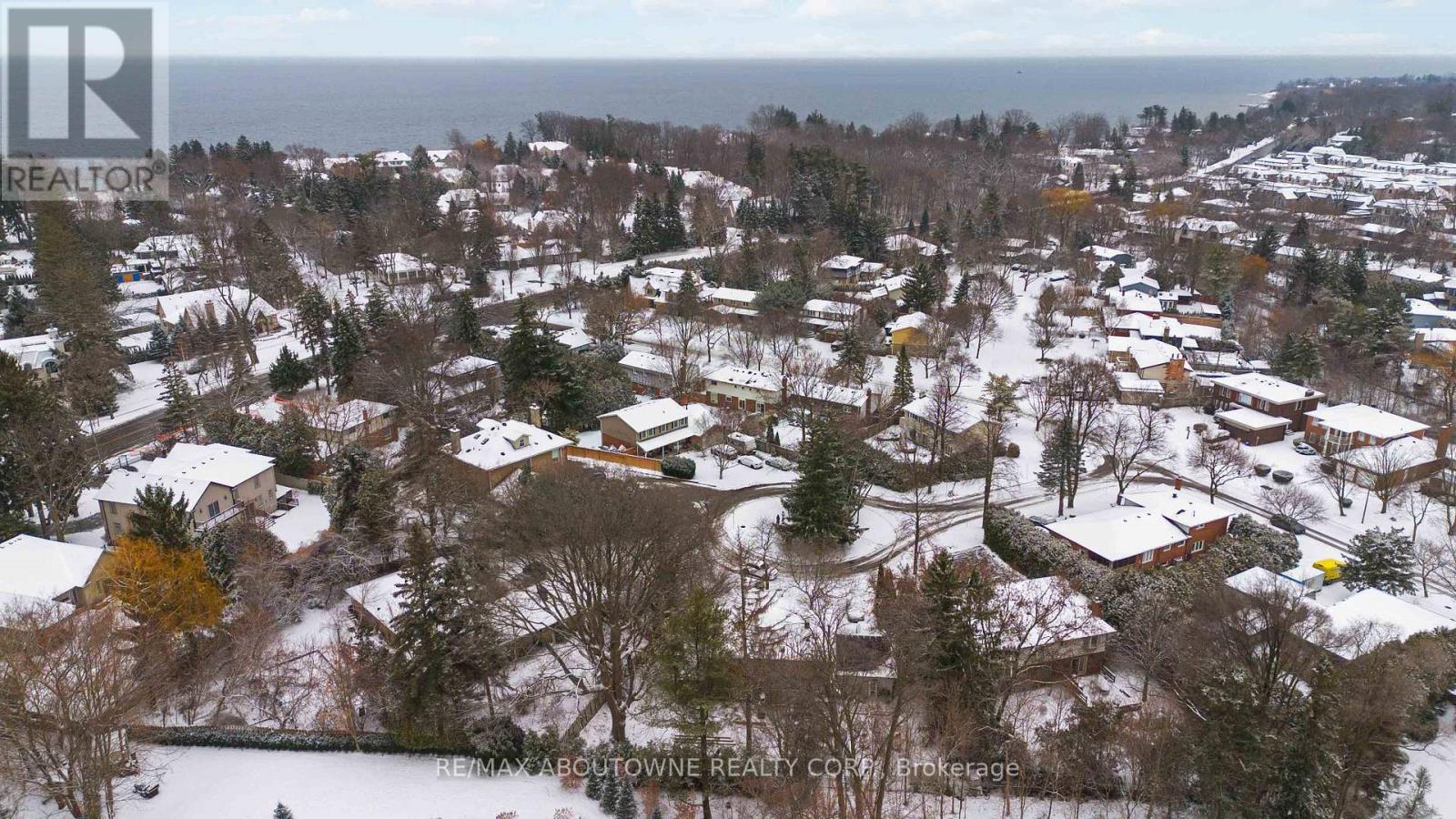 1087 Tanglewood Court, Oakville, Ontario  L6L 5H6 - Photo 9 - W12665560