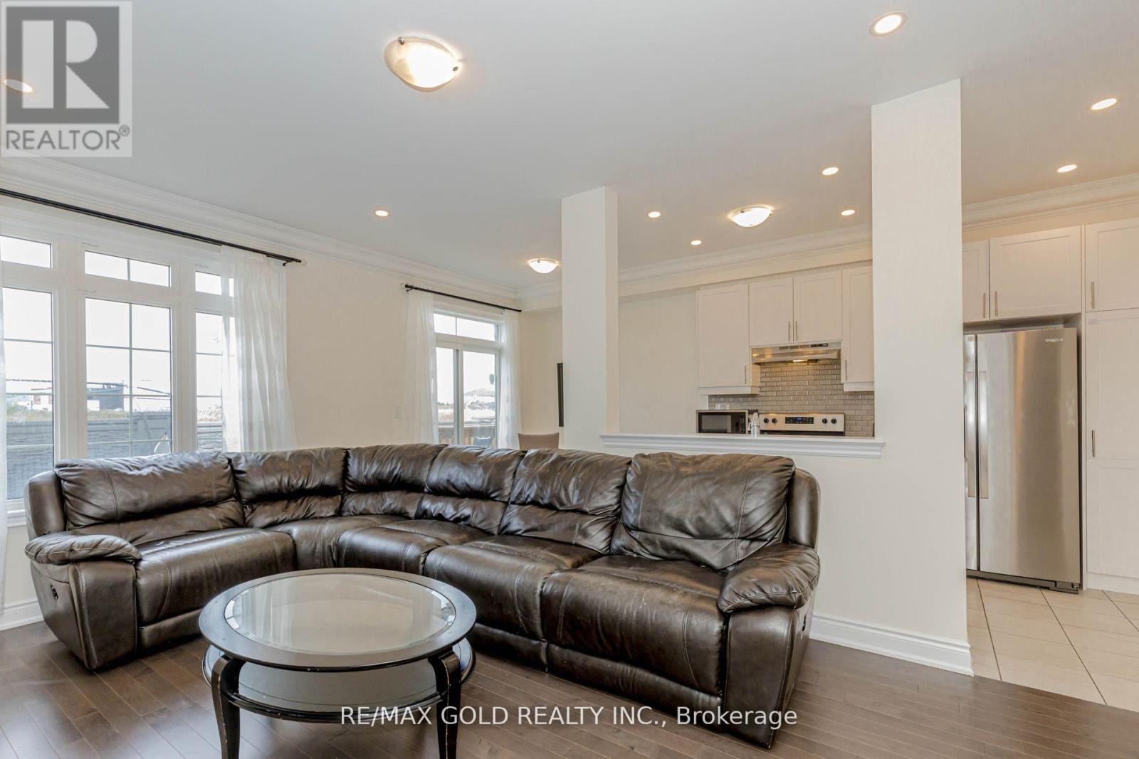 34 Folgate Crescent, Brampton, Ontario  L6R 0B3 - Photo 11 - W12665598