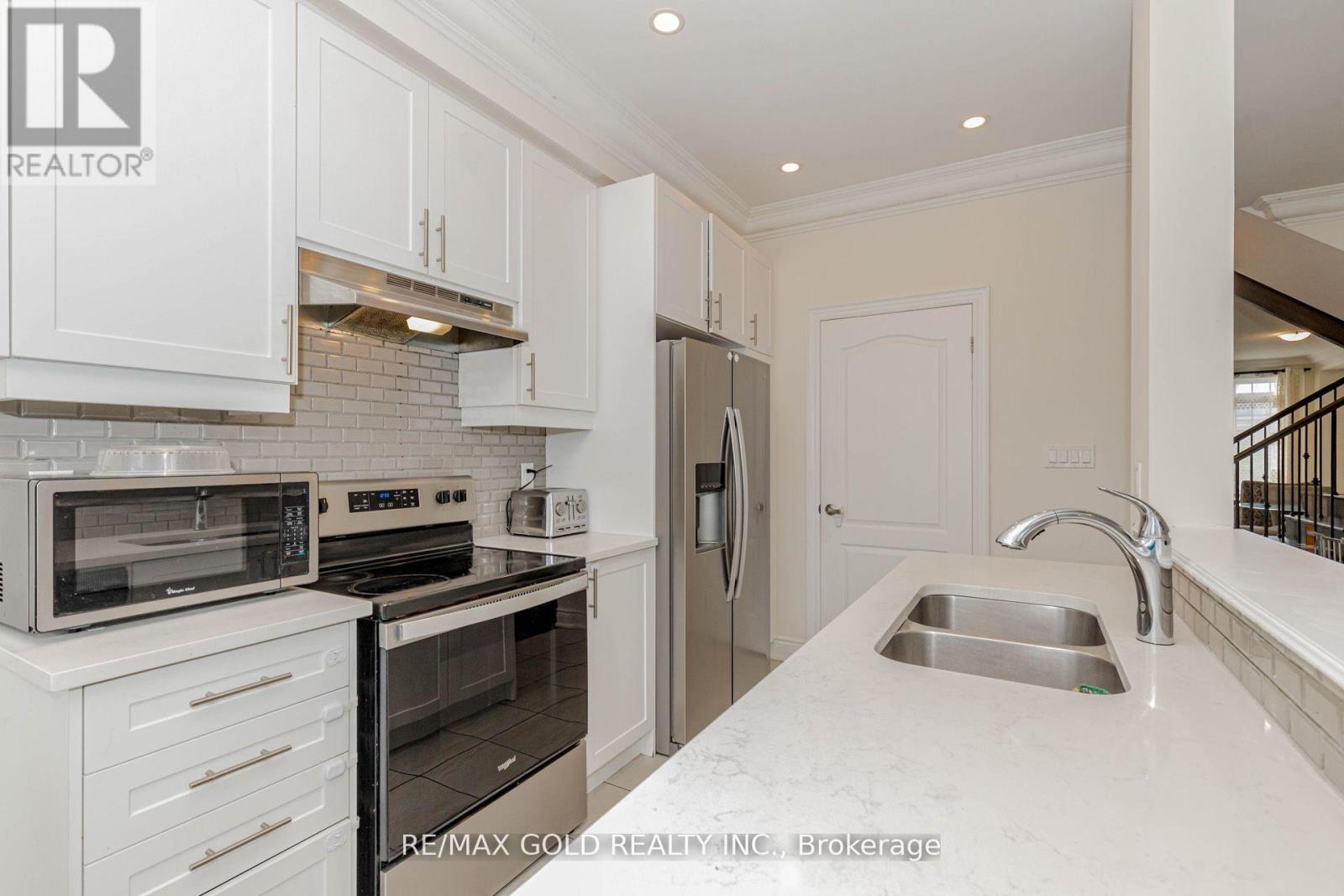 34 Folgate Crescent, Brampton, Ontario  L6R 0B3 - Photo 15 - W12665598