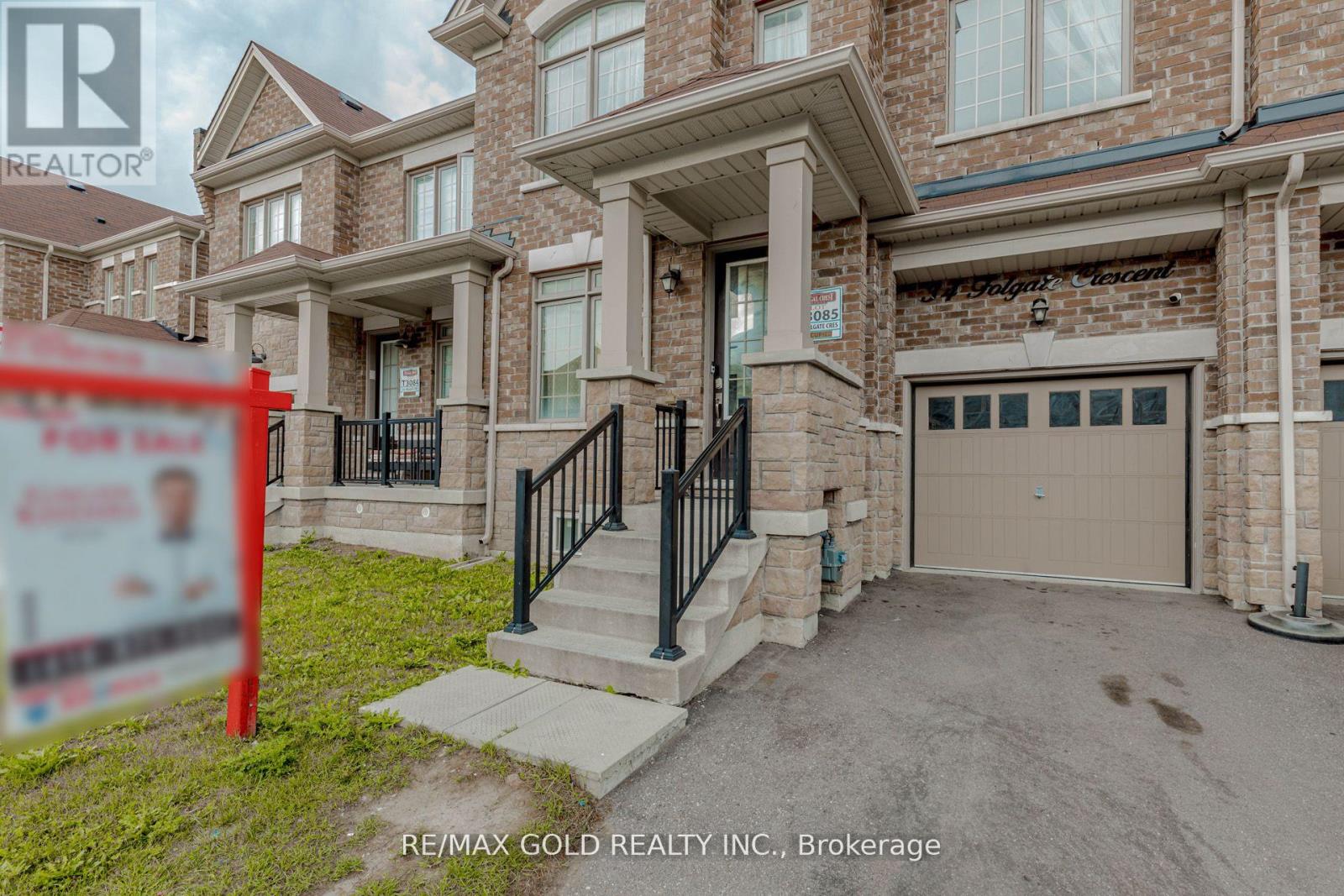 34 Folgate Crescent, Brampton, Ontario  L6R 0B3 - Photo 2 - W12665598