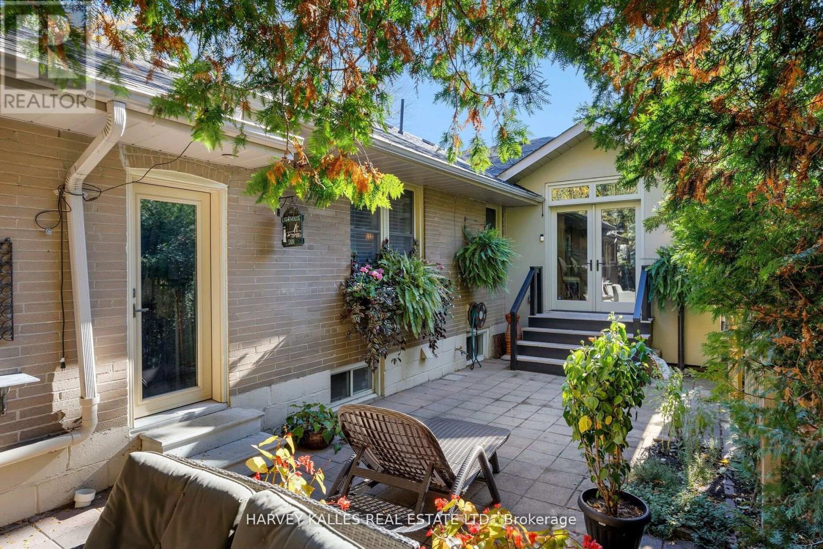 24 Cedarland Drive, Toronto, Ontario  M9A 2K2 - Photo 23 - W12665614